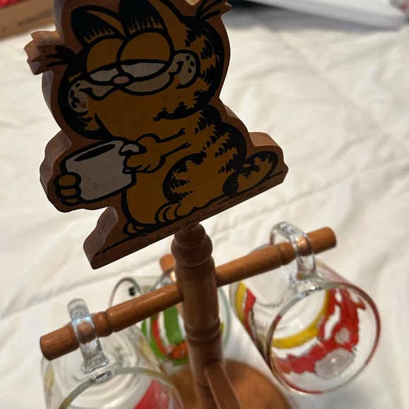 Garfield Other - 🐕 Garfield Wooden Mug Tree with Character Top and McDonald’s Mugs